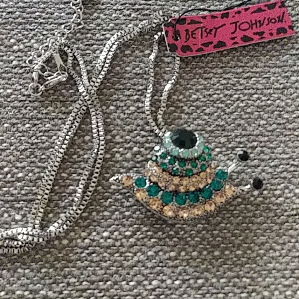 Adorable snail necklace/brooch NWT